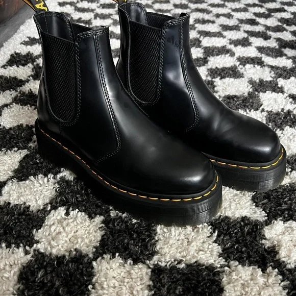 Dr. Martens Chelsea Boots - Picture 1 of 4